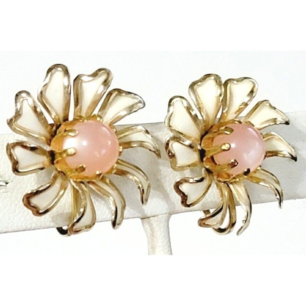 Vintage Pink Moonglow White Enamel Flower Clip on Earrings Mid-Century‎ wc-14
